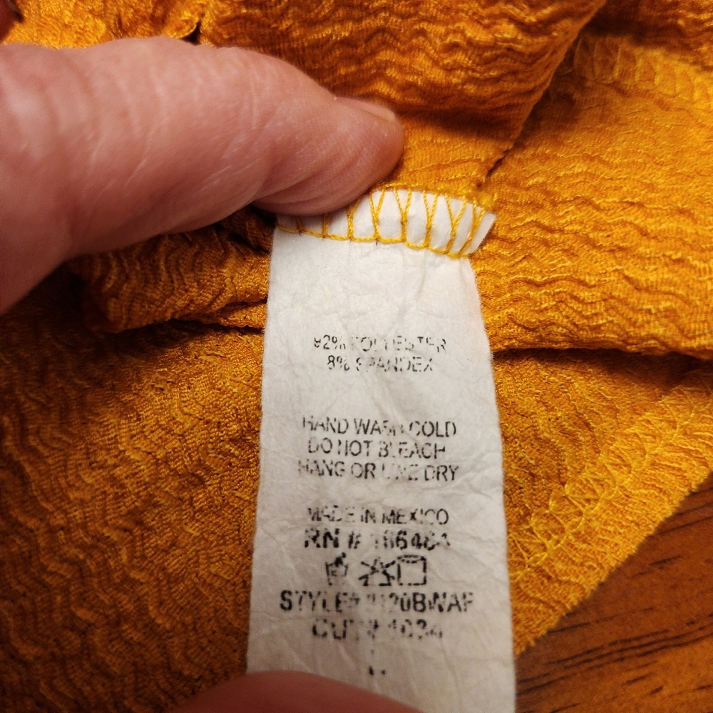 Set The Stage Marigold Blouse Size L - Picture 10 of 12